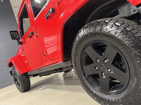 Used 2015 Jeep Wrangler Unlimited Sahara AWD/4WD image 24