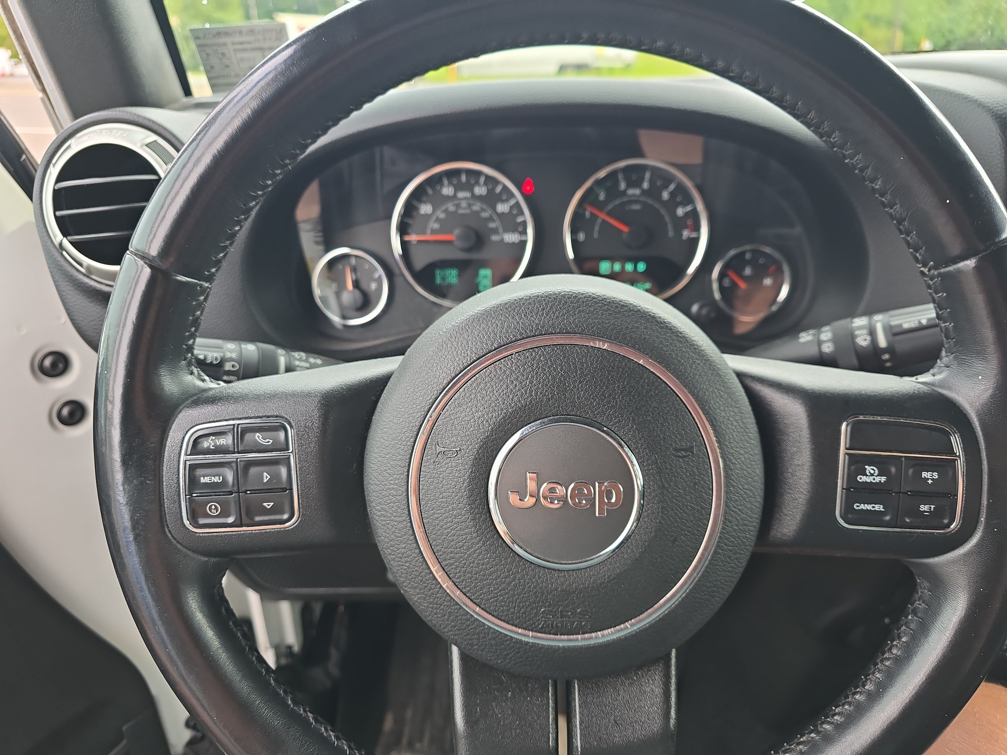 Used 2018 Jeep Wrangler Unlimited Sahara w/ Connectivity Group AWD/4WD image 18