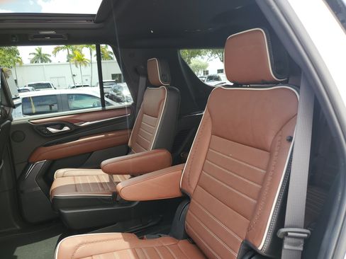 Used 2023 GMC Yukon Denali Ultimate AWD/4WD image 14