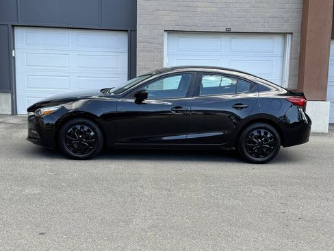 Used 2018 MAZDA MAZDA3 Sport FWD image 2