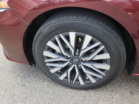 Used 2024 Nissan Altima 2.5 SV FWD image 18