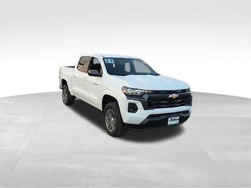 Used 2023 Chevrolet Colorado LT w/ LT Convenience Package II image 3