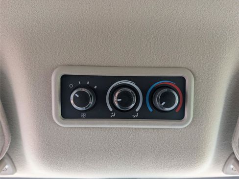Used 2025 Chevrolet Express 3500 LT w/ LT Preferred Equipment Group RWD image 25
