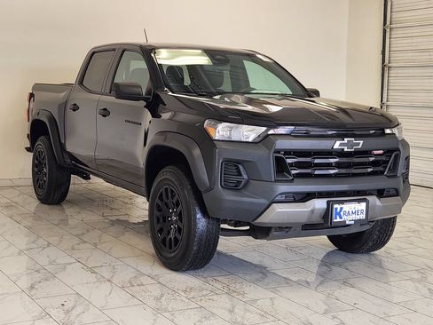Used 2023 Chevrolet Colorado Trail Boss AWD/4WD image 3