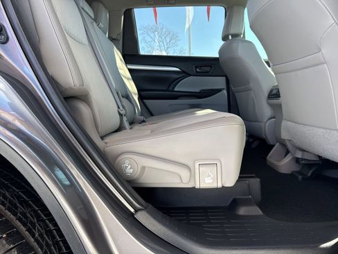 Used 2018 Toyota Highlander Plus image 34