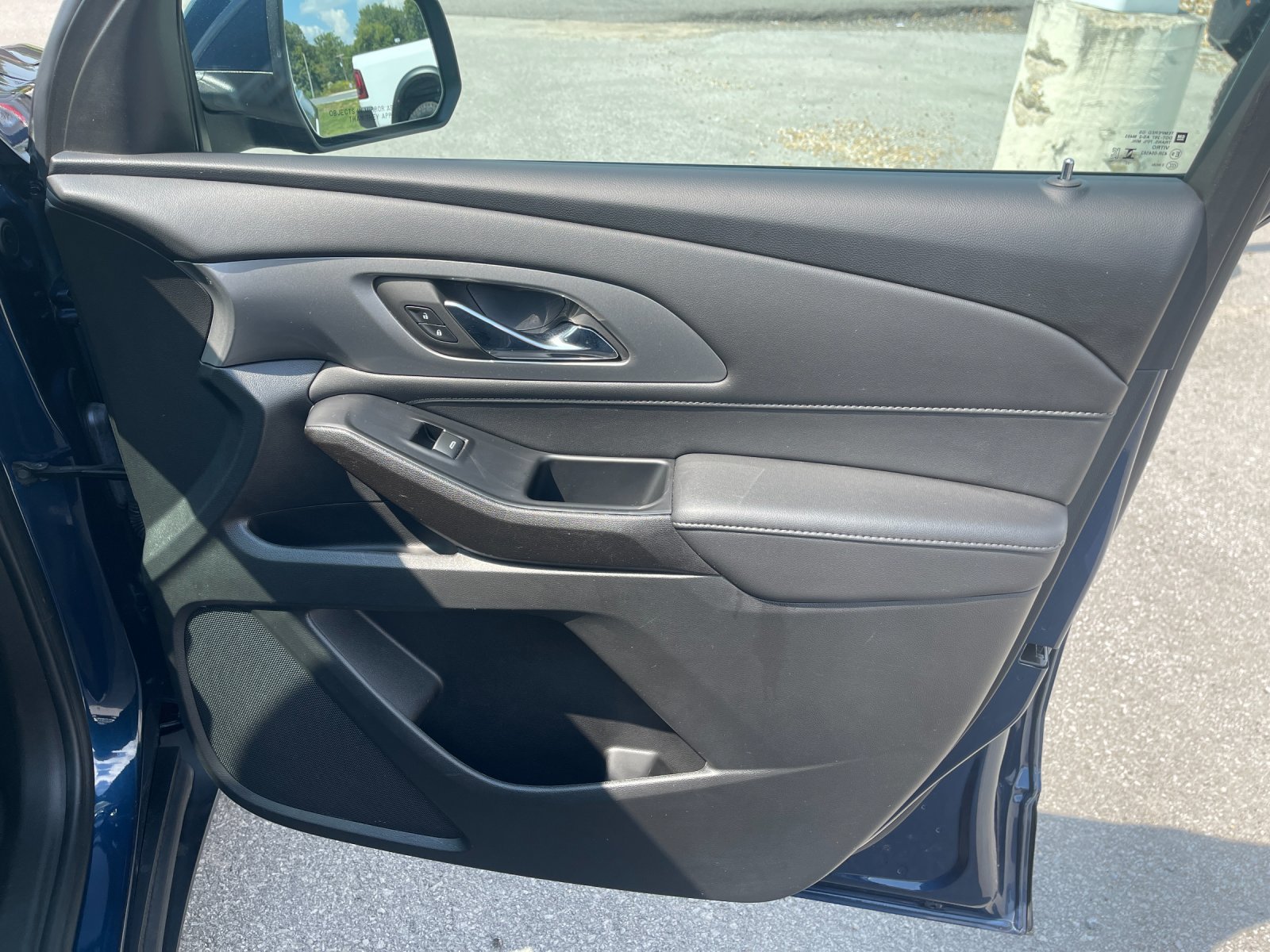 Used 2023 Chevrolet Traverse LT FWD image 20