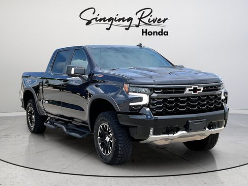 Used 2024 Chevrolet Silverado 1500 ZR2 w/ Technology Package AWD/4WD image 1
