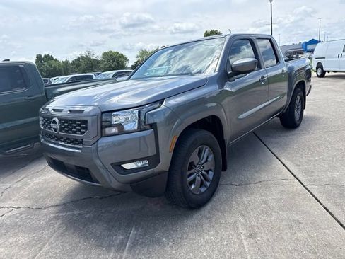 Used 2025 Nissan Frontier SV w/ SV Convenience Package RWD image 3