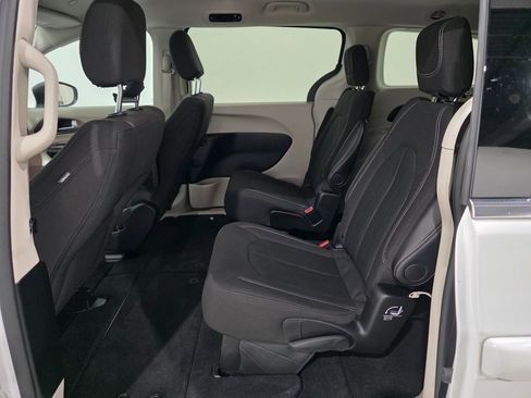 Used 2024 Chrysler Voyager LX image 20