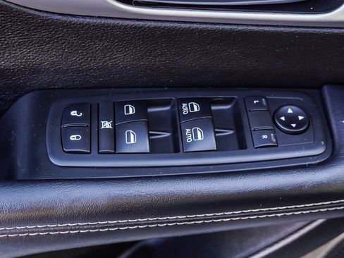 Used 2019 Chrysler Pacifica Touring-L w/ S Appearance Package image 22