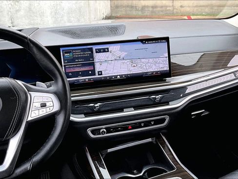 Used 2024 BMW X7 xDrive40i image 9