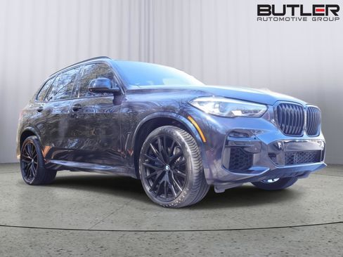 Used 2022 BMW X5 xDrive40i w/ M Sport Package image 3