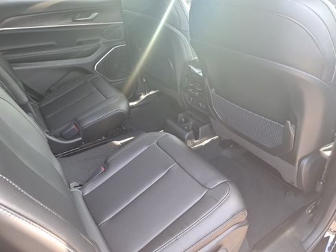 New 2025 Jeep Grand Cherokee L Limited AWD/4WD image 11