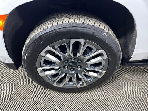 Used 2023 GMC Yukon XL Denali Ultimate image 10