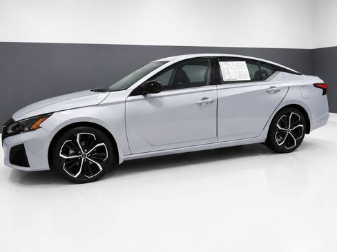 Certified 2024 Nissan Altima 2.5 SR FWD image 2