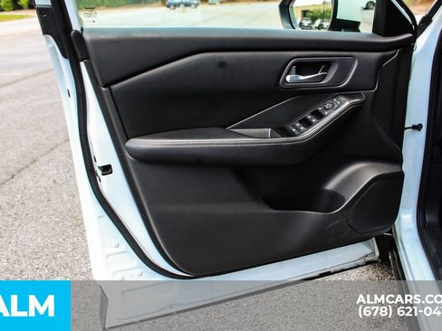 Used 2025 Nissan Rogue SV FWD image 39