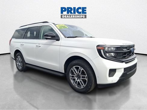 Used 2025 Ford Expedition Active AWD/4WD image 1