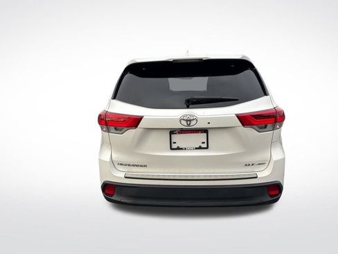 Used 2018 Toyota Highlander SE image 4