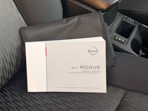 Used 2017 Nissan Rogue SV AWD/4WD image 30