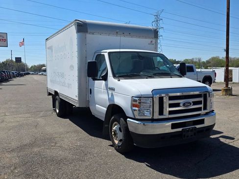 Used 2021 Ford E-450 and Econoline 450 Super Duty RWD image 4