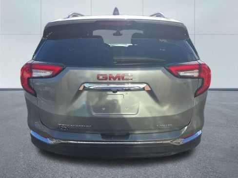 Used 2023 GMC Terrain SLT image 4