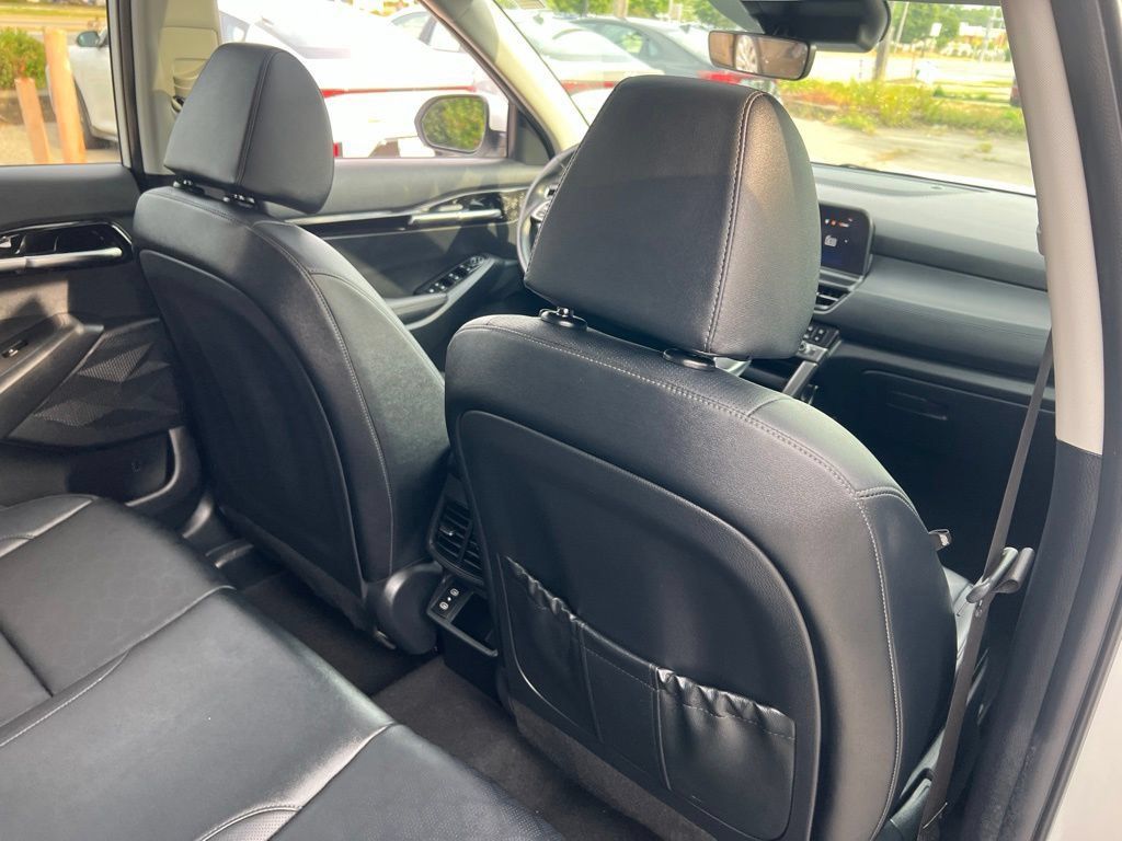 Certified 2025 Kia Seltos EX w/ EX Sunroof Package AWD/4WD image 18