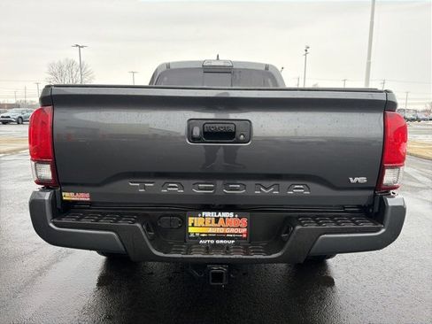 Used 2018 Toyota Tacoma TRD Sport image 6