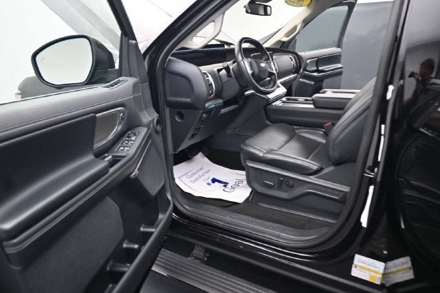 Used 2025 Ford Expedition Platinum AWD/4WD image 30