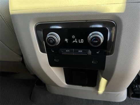 Used 2023 GMC Yukon XL Denali image 32