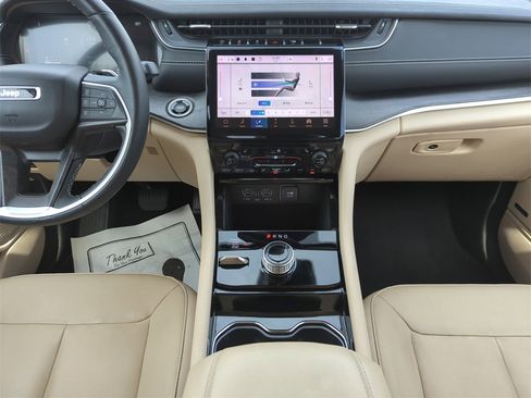 Used 2022 Jeep Grand Cherokee Limited image 26