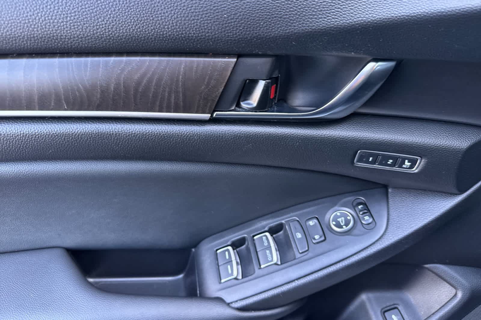 Used 2021 Honda Accord Touring image 12