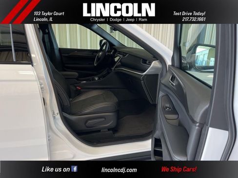 New 2025 Jeep Grand Cherokee Altitude image 16