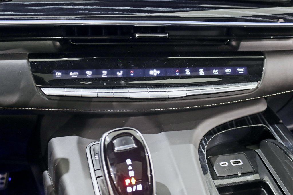 Used 2023 Cadillac Escalade V AWD/4WD image 21