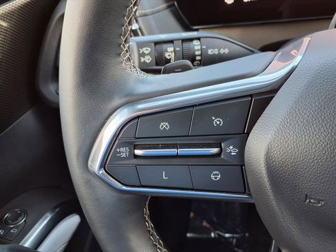 Used 2024 Chevrolet Traverse RS image 11