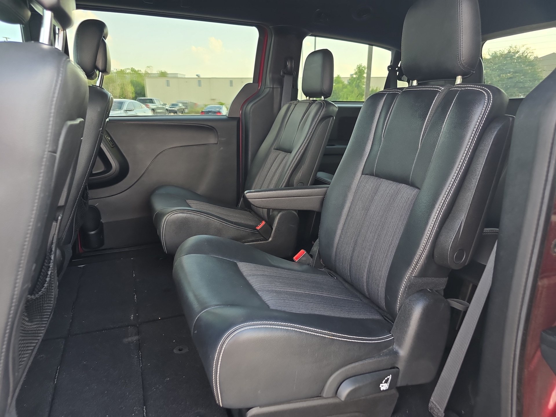 Used 2016 Chrysler Town & Country S FWD image 11