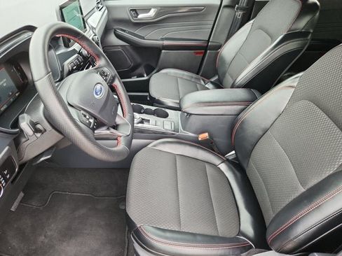 Certified 2025 Ford Escape ST-Line AWD/4WD image 9