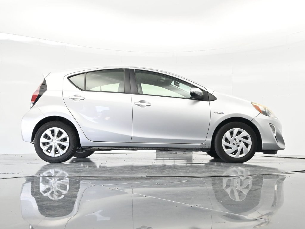 Used 2016 Toyota Prius C One FWD image 33