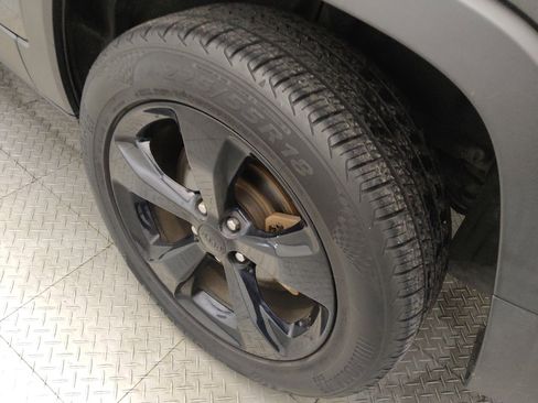 Used 2020 Jeep Cherokee Latitude Plus FWD image 31