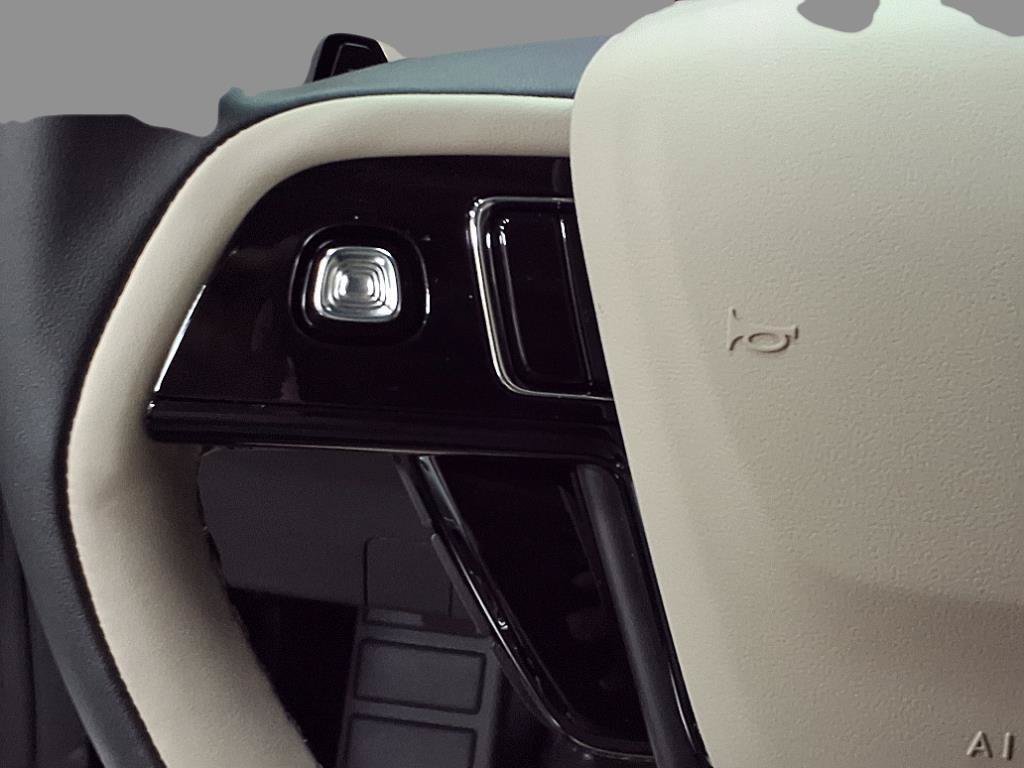 New 2025 Lincoln Corsair Reserve w/ Equipment Group 202A AWD/4WD image 19