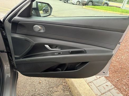 Certified 2025 Hyundai Elantra SEL FWD image 10