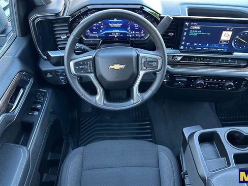 Used 2025 Chevrolet Silverado 1500 LT image 17