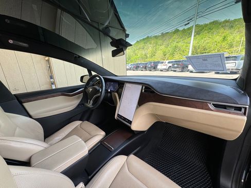Used 2016 Tesla Model X Performance image 25