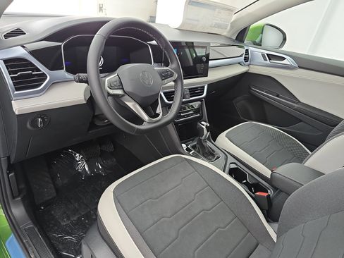 New 2026 Volkswagen Taos SE FWD image 15
