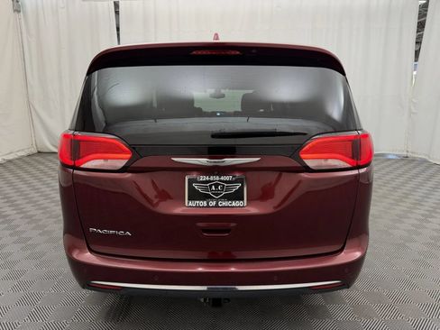 Used 2017 Chrysler Pacifica Touring-L FWD image 7