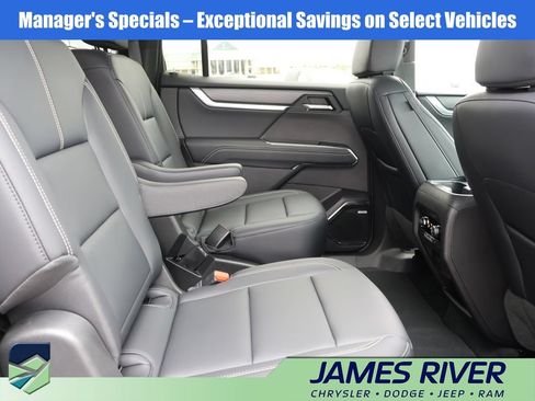 Used 2026 GMC Acadia Elevation w/ Elevation Premium Package AWD/4WD image 12