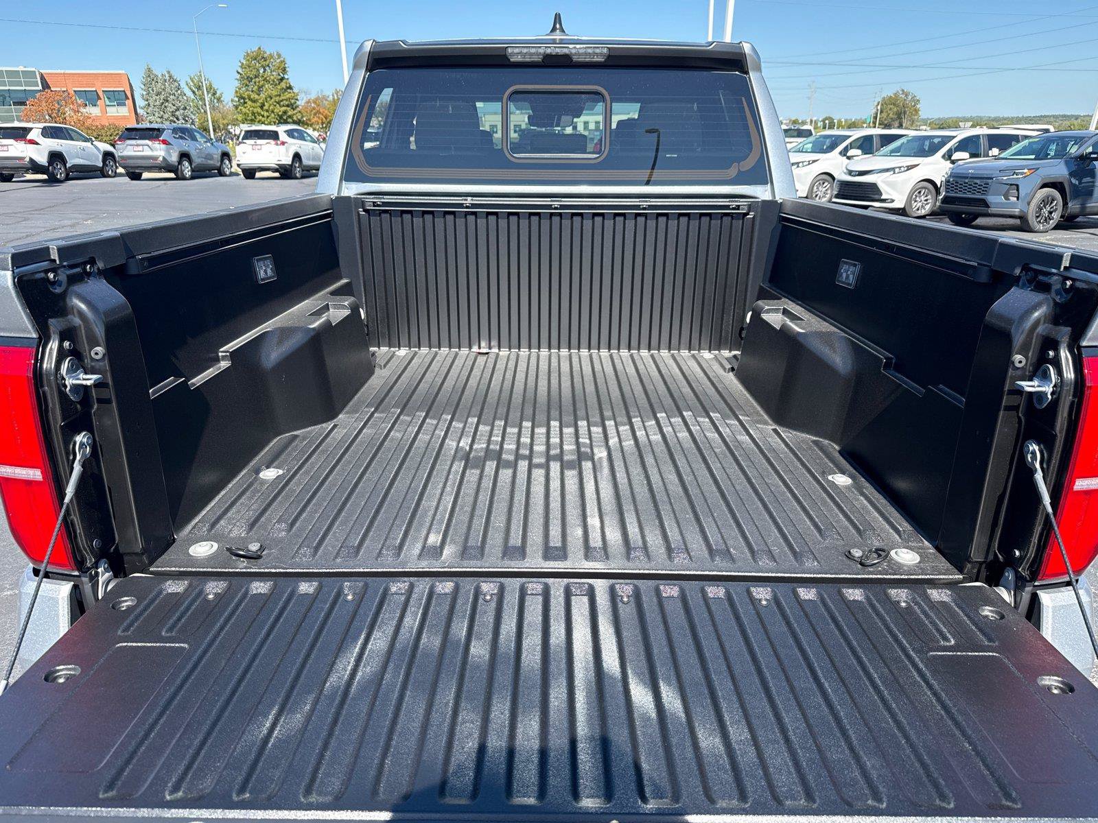 Used 2026 Toyota Tacoma SR5 AWD/4WD image 8