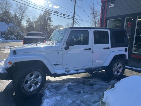 Used 2013 Jeep Wrangler Unlimited Sahara w/ Dual Top Group image 8