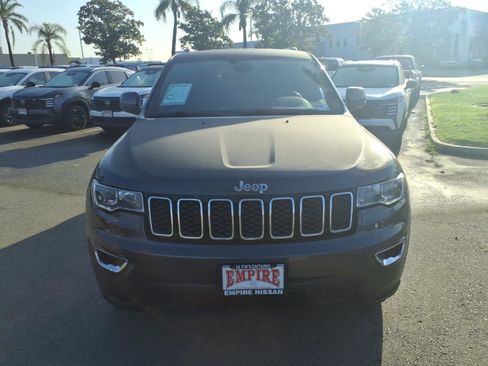 Used 2020 Jeep Grand Cherokee Laredo RWD image 3