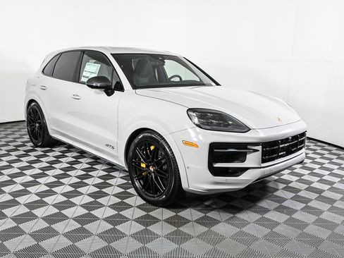 New 2026 Porsche Cayenne GTS image 34