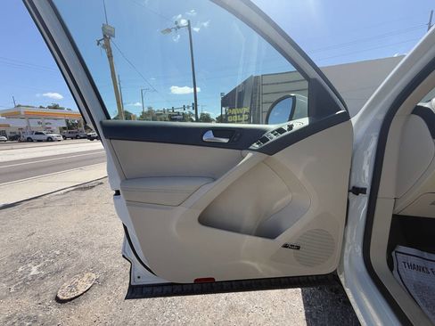 Used 2015 Volkswagen Tiguan SEL FWD image 14